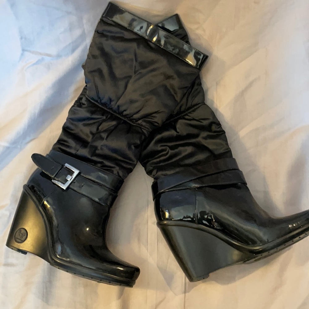 BCBGIRLS WEDGE BOOT  SIZE 8